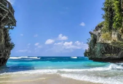 10 Wisata Pantai di Uluwatu Bali Favorit Dikujungi Para Wisatawan