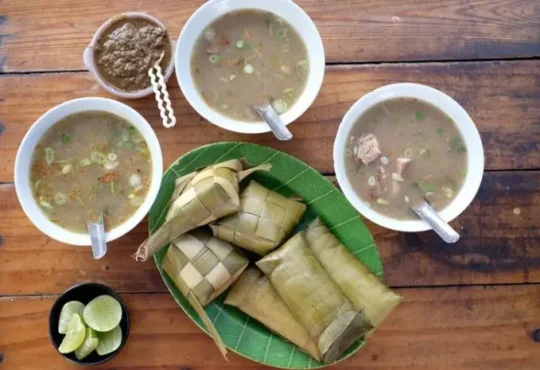 7 Makanan Khas Makassar Populer yang Wajib Dicoba