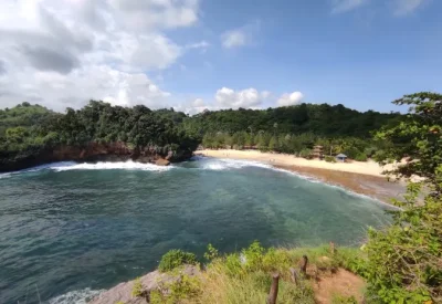 Pantai di Malang, Tempat Terbaik untuk Bersantai dan Menikmati Alam