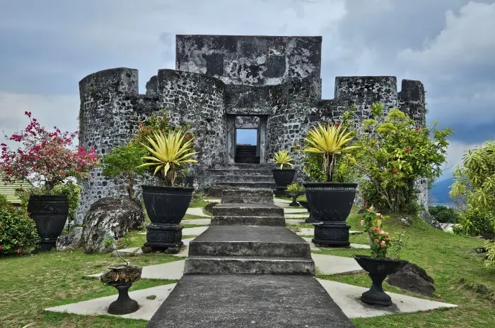 Wisata Bersejarah di Maluku yang Menyimpan Kenangan Sejarah dan Tradisi Masa Lalu